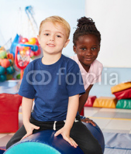 Junge-und-afrikanisches-Maedchen.jpg